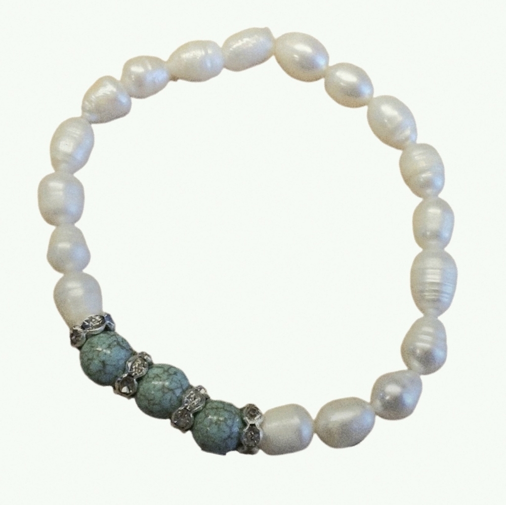 Handmade Cultured White Freshwater Pearls Turquoise Magnesite Stretch Bracelet